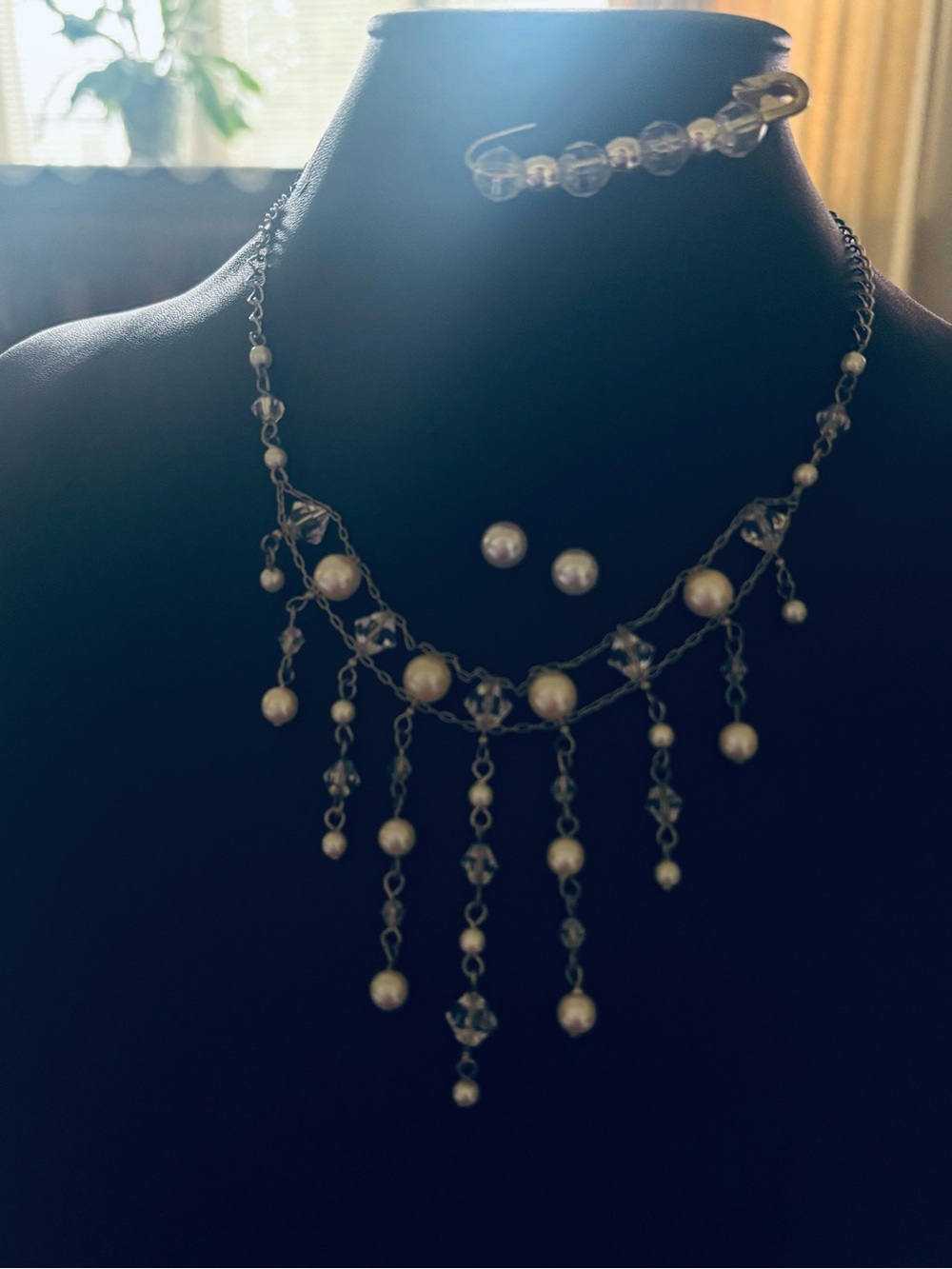 Elegant Pearl and Crystal Fringe Necklace Set - White
